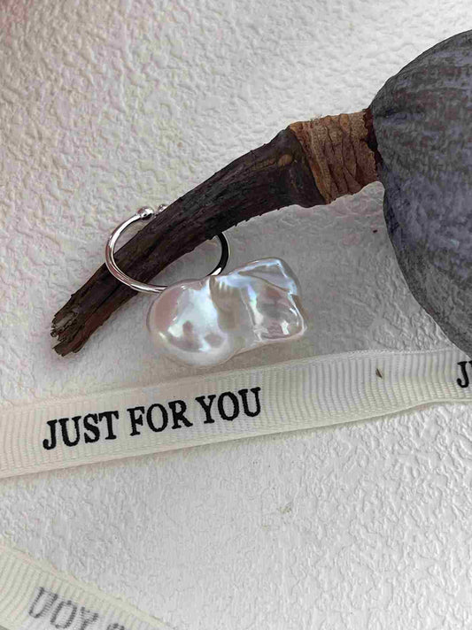 Forme Baroque Pearl Ring | Sterling Silver